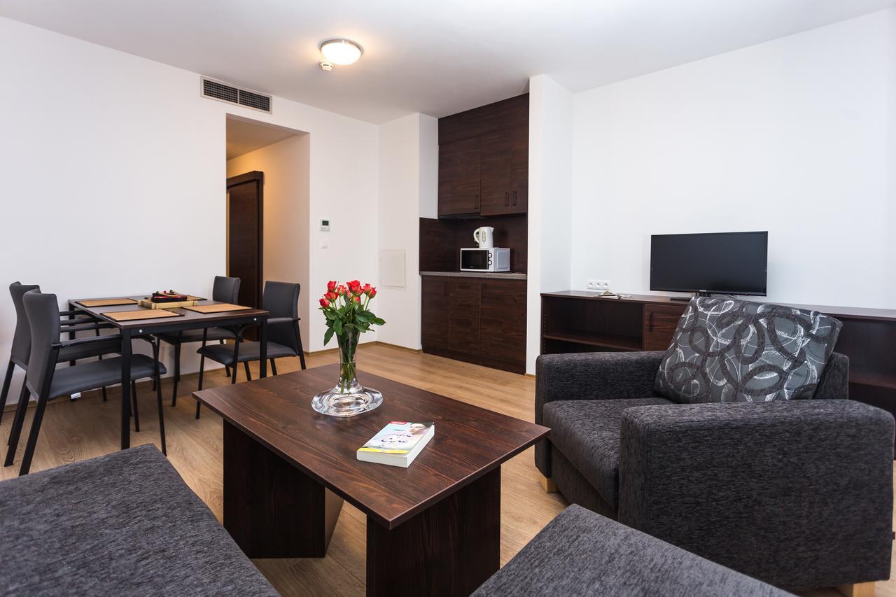 Barok Hotel&Apartments Bratislava Buitenkant foto