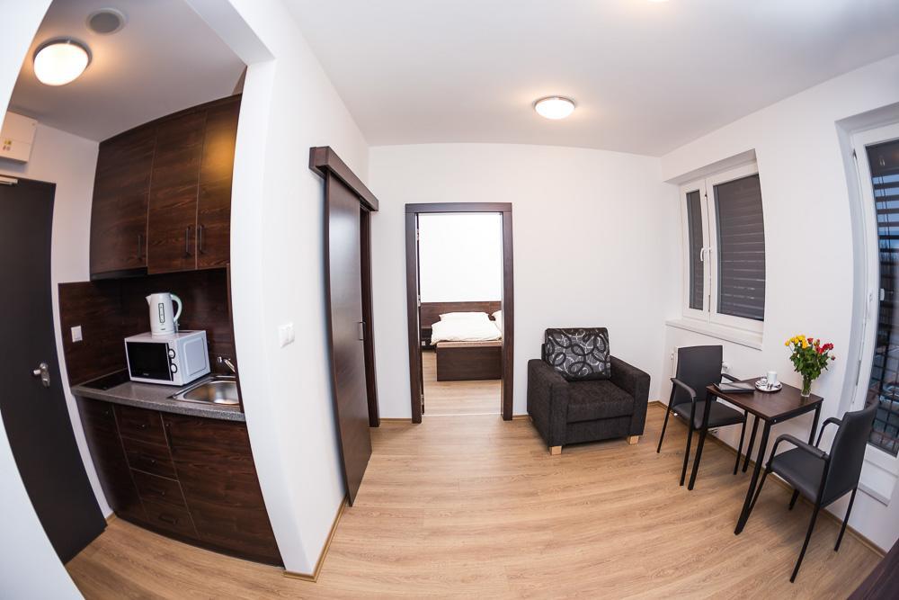 Barok Hotel&Apartments Bratislava Buitenkant foto