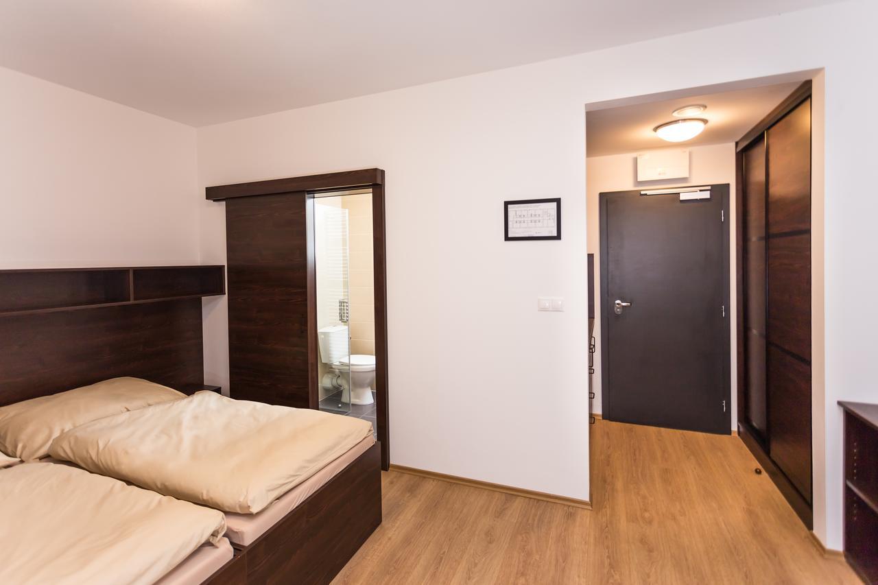 Barok Hotel&Apartments Bratislava Buitenkant foto