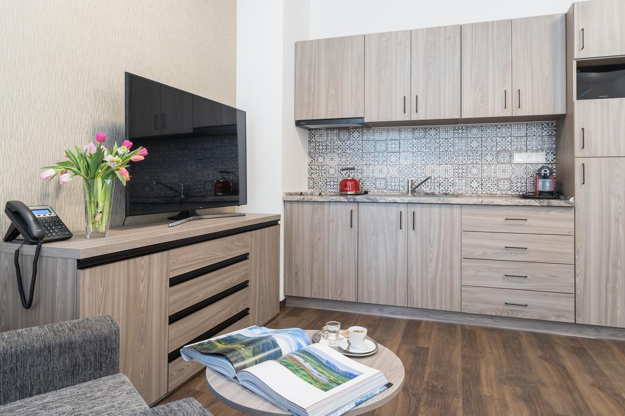 Barok Hotel&Apartments Bratislava Buitenkant foto