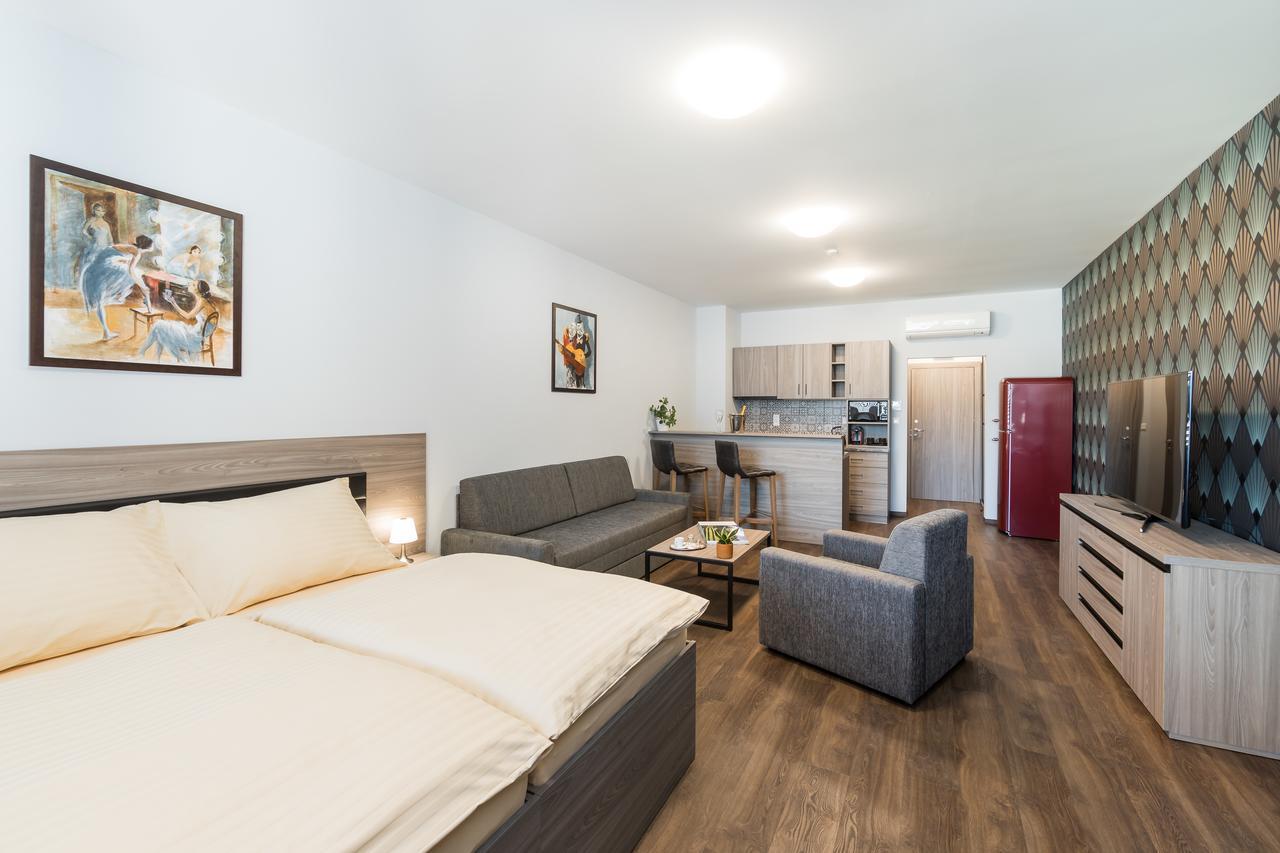 Barok Hotel&Apartments Bratislava Buitenkant foto