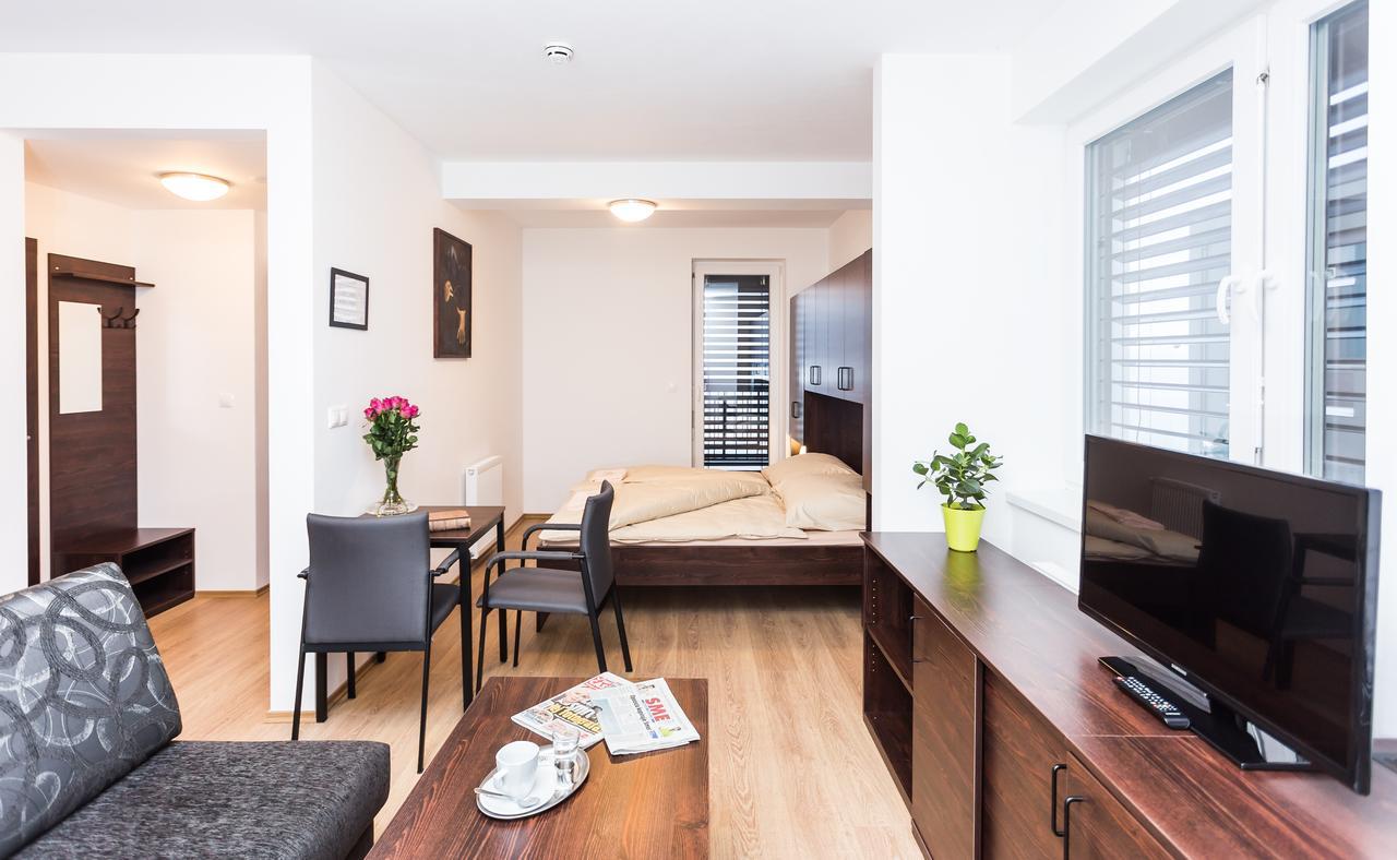 Barok Hotel&Apartments Bratislava Buitenkant foto