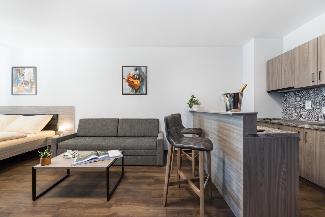 Barok Hotel&Apartments Bratislava Buitenkant foto